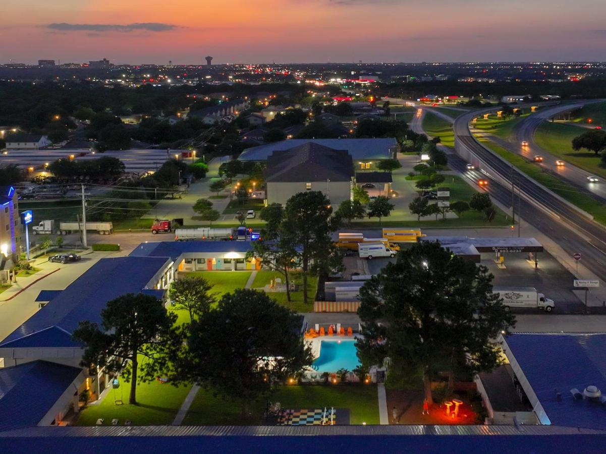 Hotel Mccoy - Art, Libations, Pool Society College Station Exterior foto