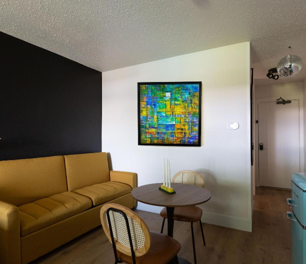 Hotel Mccoy - Art, Libations, Pool Society College Station Exterior foto