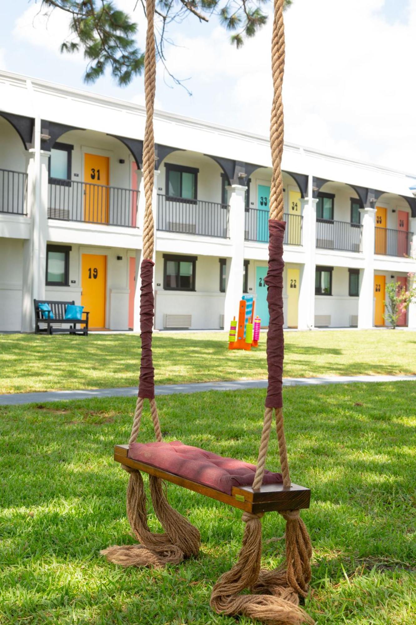 Hotel Mccoy - Art, Libations, Pool Society College Station Exterior foto